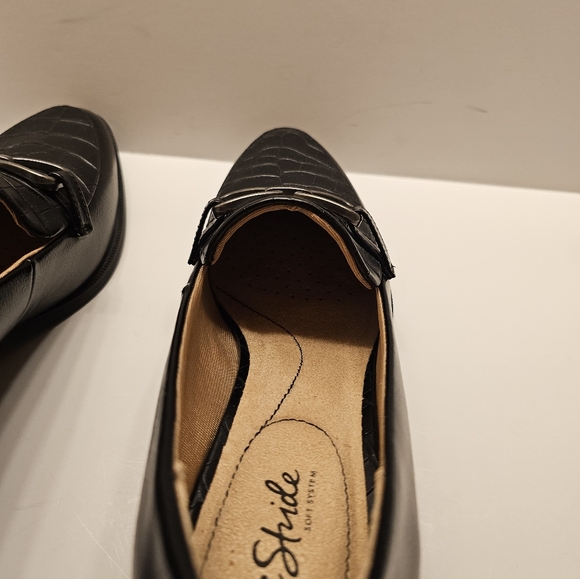 Life Stride Black Crocodile Pattern Loafers - Picture 7 of 9